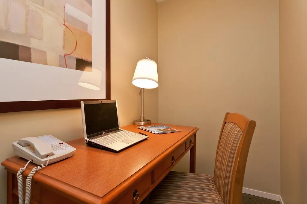 Lord Stanley Suites On The Park Ванкувер