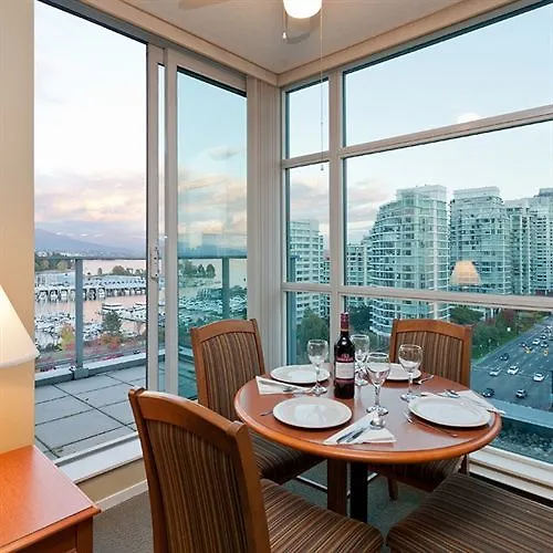 Lord Stanley Suites On The Park Ванкувер 3*,