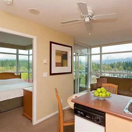 Lord Stanley Suites On The Park Ванкувер