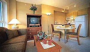 Lord Stanley Suites On The Park Ванкувер